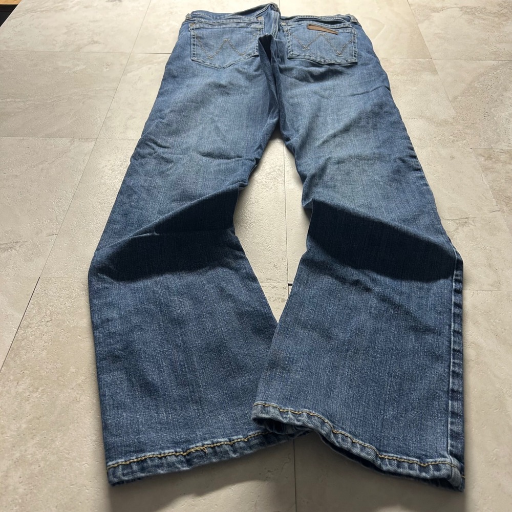 Wrangler Retro Slim Boot Jeans Blue Mens 30x32 Medium Wash Western Denim